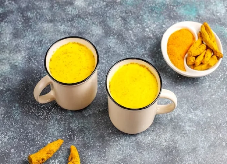 Health Tips: कच्ची हल्दी का दूध में मिलाकर करें सेवन, सेहत को मिलेंगे ये गजब के फायदे