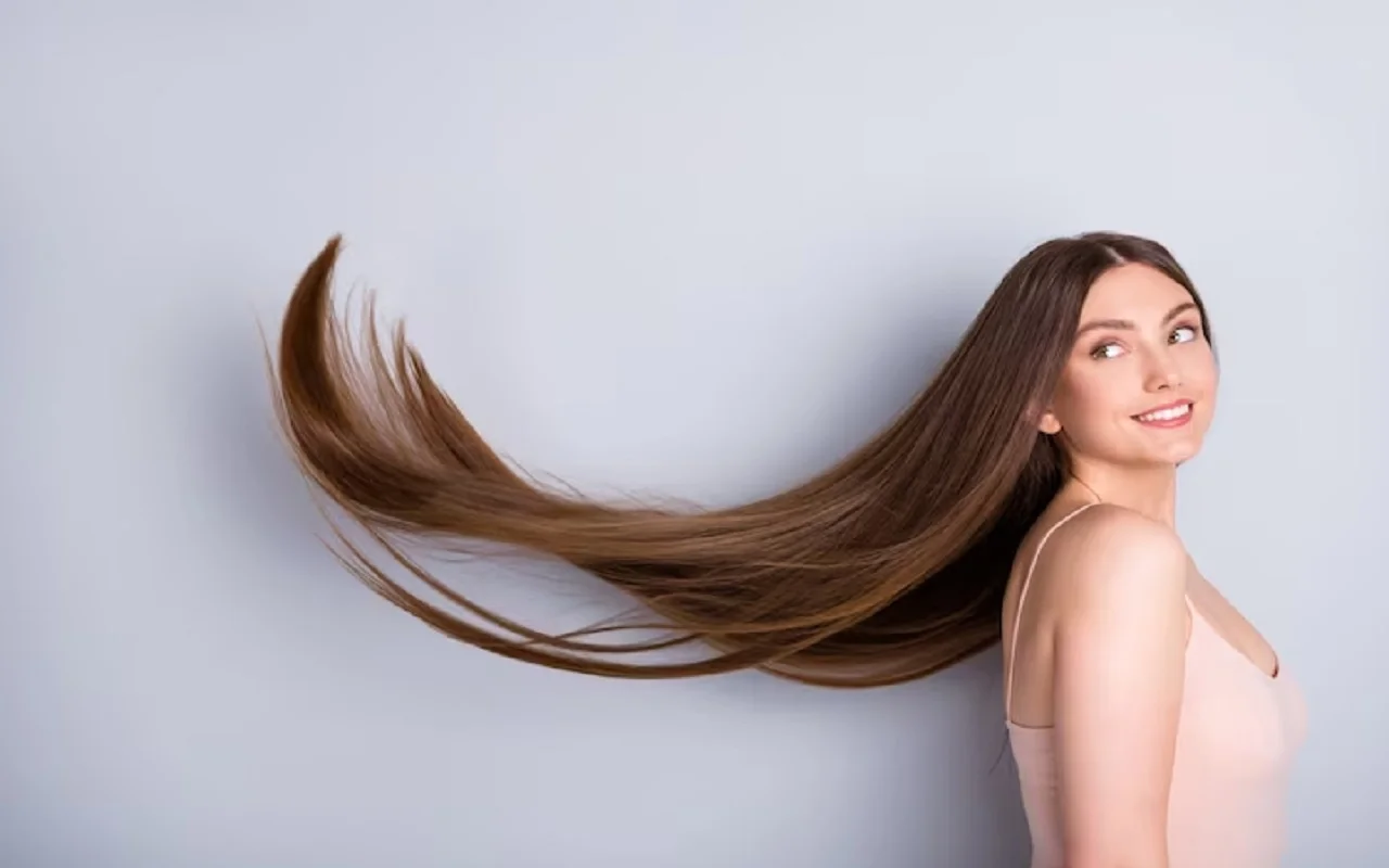 Hair Care Tips: कढ़ी पत्ते का इस प्रकार से कर लें उपयोग, बढ़ जाएगी बालों की चमक