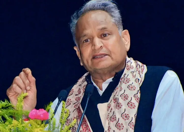 Ashok Gehlot ने पीएम मोदी पर साधा निशाना, कहा- ओबीसी आरक्षण के विरोध में भाजपा ने...