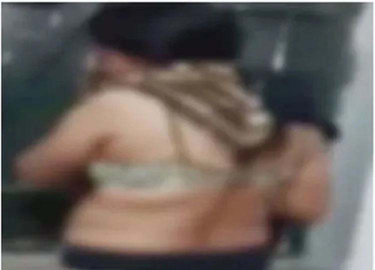 Crime News: बिहार के तीन मजदूरों ने पति और बच्चे के सामने महिला के साथ बंद कमरे में कर दिया ये बड़ा कांड, नहीं भरा मन तो फिर बाहर खुले में....