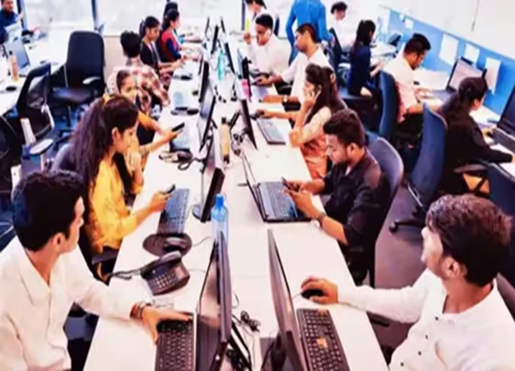 TCS कर्मचारियों को मिलेगी 8% वेतन वृद्धि: होली 2025 से पहले मिलेगा बोनस?
