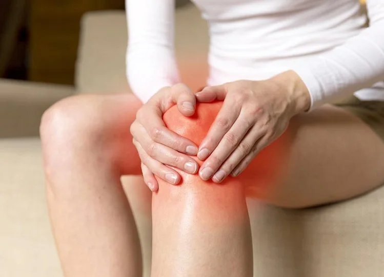 Health Tips:  घुटनों के दर्द से हैं परेशान तो नहीं करें आप भी ये काम, अपनाएं ये घरेलू रामबाण उपचार