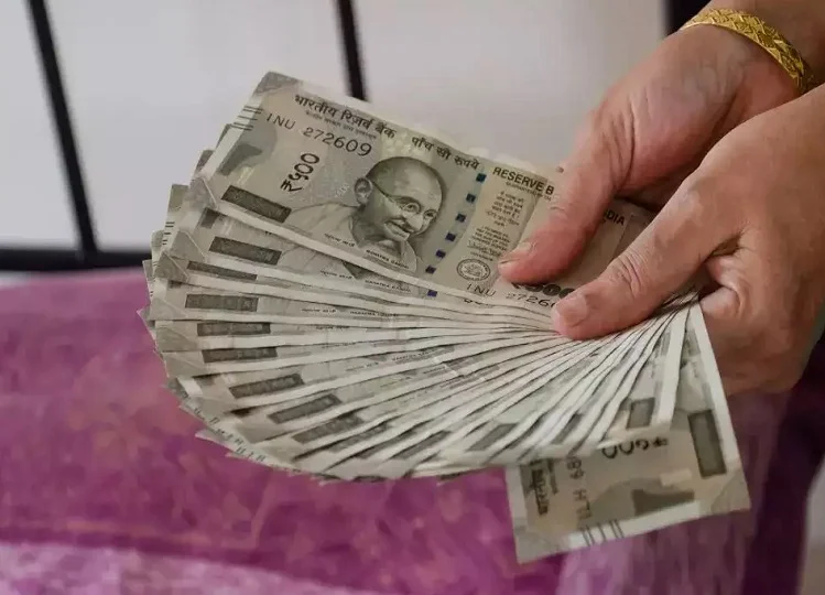 Government scheme: सरकार बिजनेस शुरू करने के लिए देती है दो लाख रुपए का लोन 