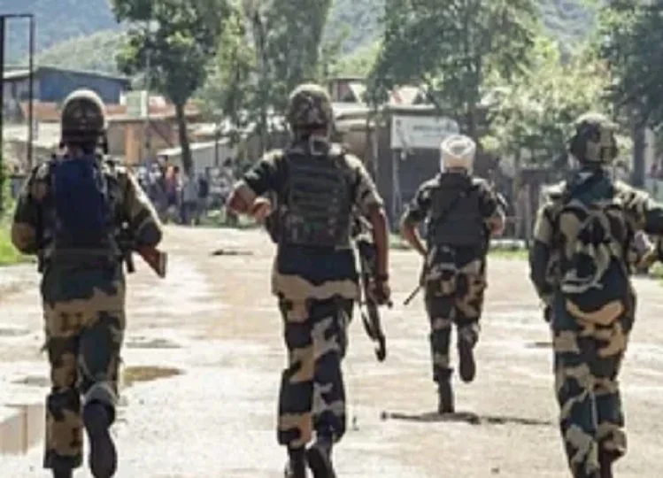 Jammu and Kashmir: राजौरी में आतंकियों ने किया सेना के वाहन पर हमला, सर्च अभियान शुरू