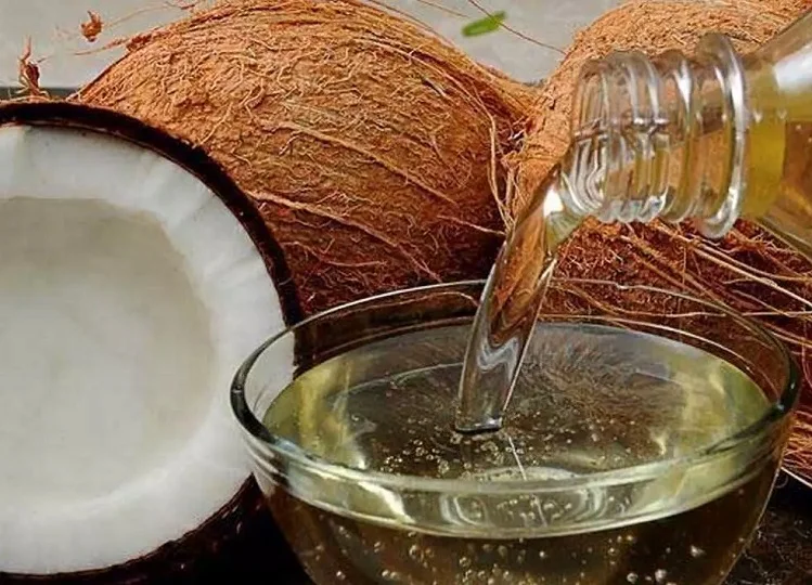 Health Tips: नारियल तेल में मिला लें ये चीज, रात को मसाज करने से बढ़ जाएगी चेहरे की चमक