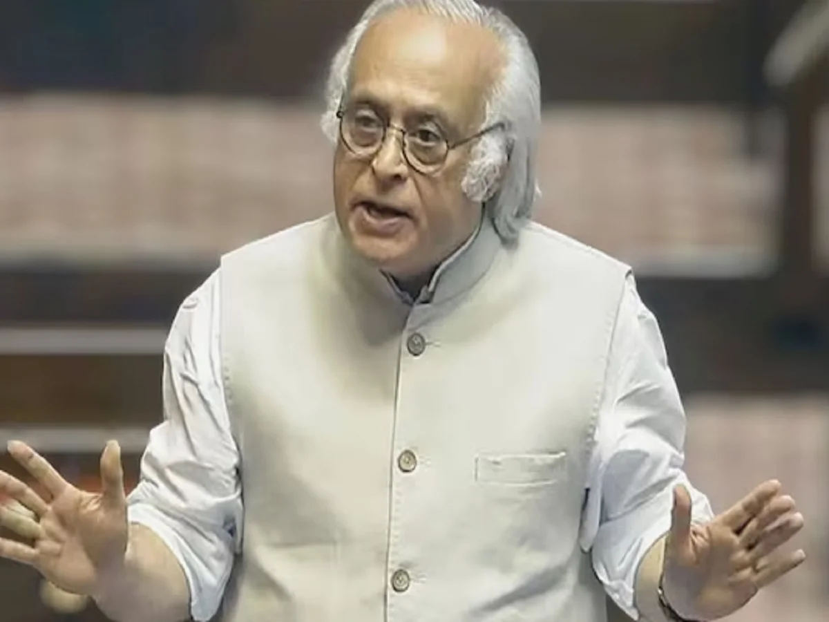 कांग्रेस नेता Jairam Ramesh ने कसा तंज, कहा- प्रधानमंत्री मोदी किसी वजह से राष्ट्रपति ट्रंप के सामने…