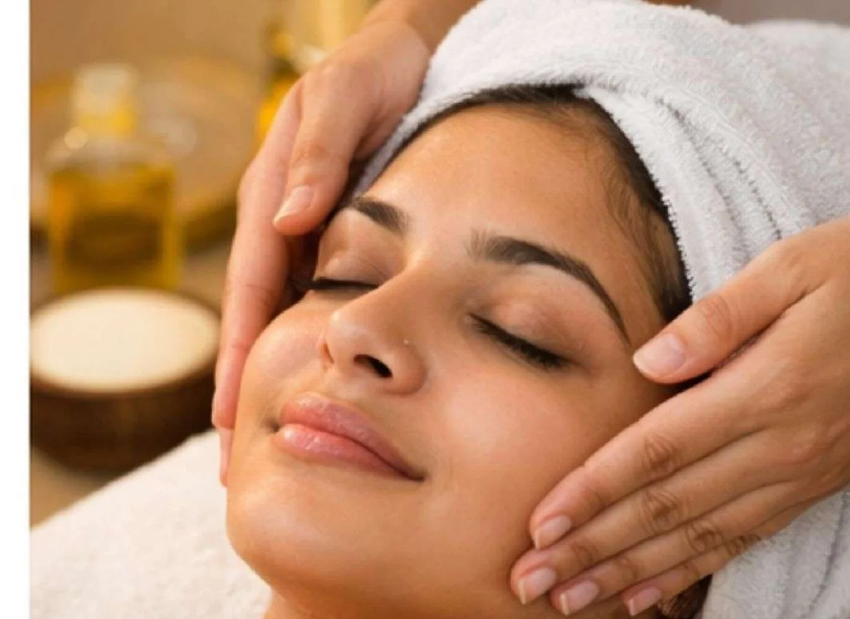 Beauty tips: इस चीज से रात को हल्के हाथों से कर लें चेहरे की मसाज, सुबह चमक जाएगा चेहरा