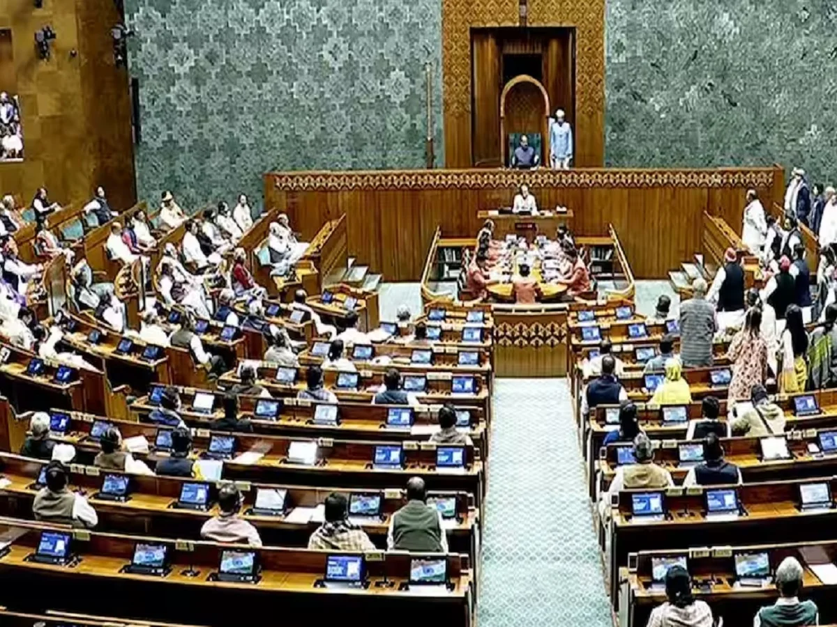 Lok Sabha:  8 सांसद पूरे बजट सत्र के लिए निलंबित, इस कारण स्पीकर ने लिया है एक्शन