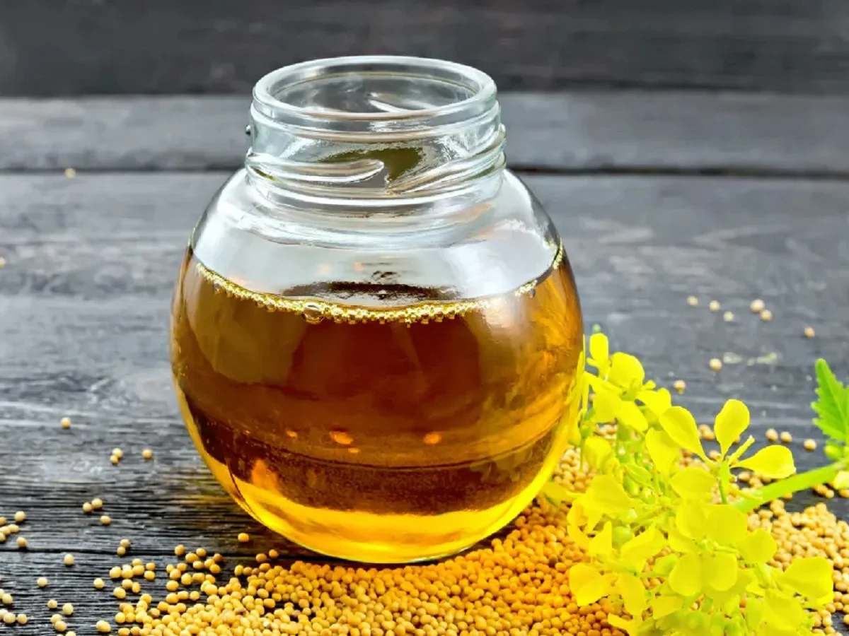 Health Tips: दिल की बीमारियों का खतरा कम कर देता है सरसों का तेल, रोजाना सेवन करने से मिलते हैं ये गजब के फायदें