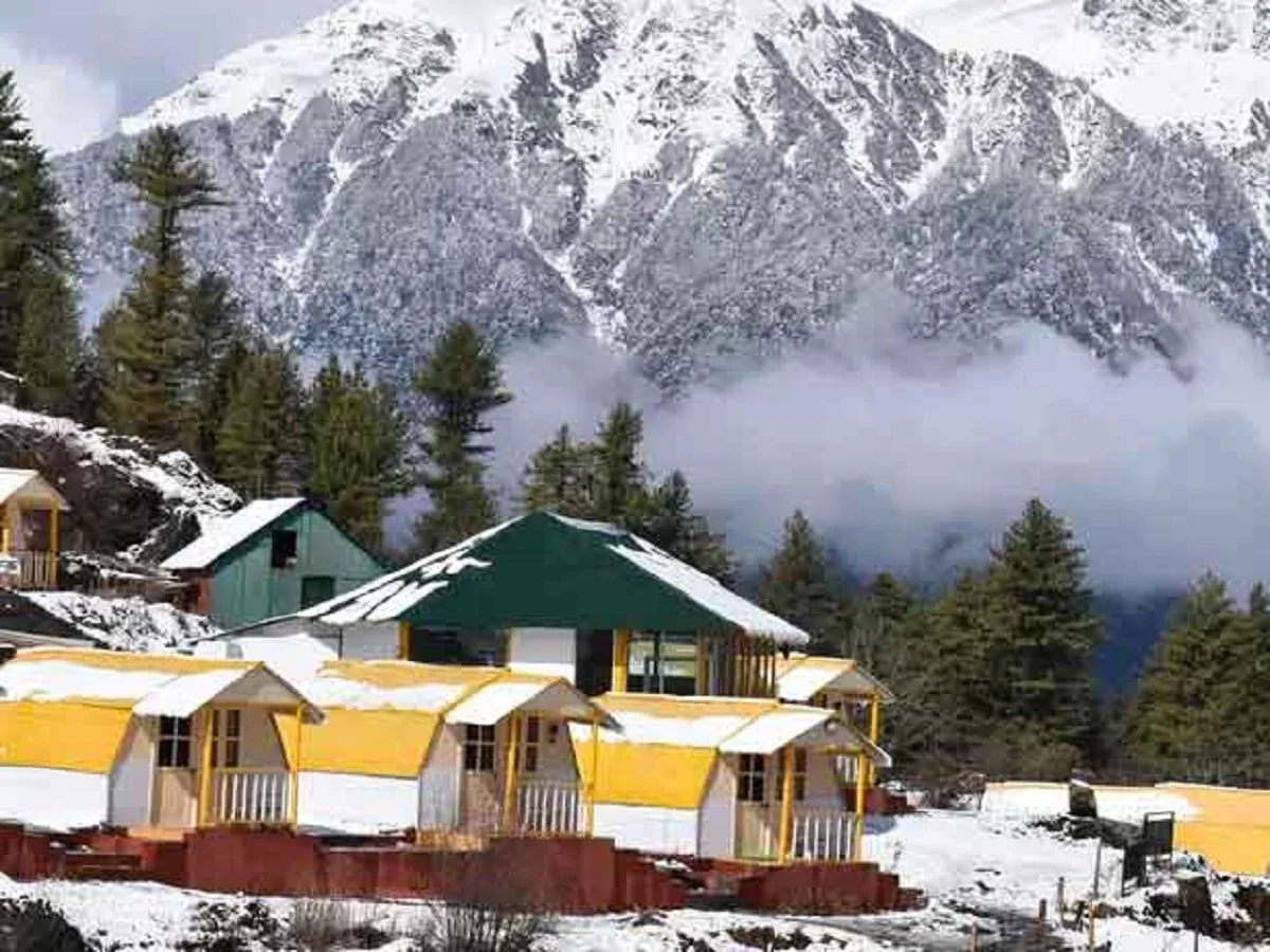 Travel Tips: फरवरी के महीने में घूमने के लिए शानदार जगह है औली, आज ही बना लें प्लान    