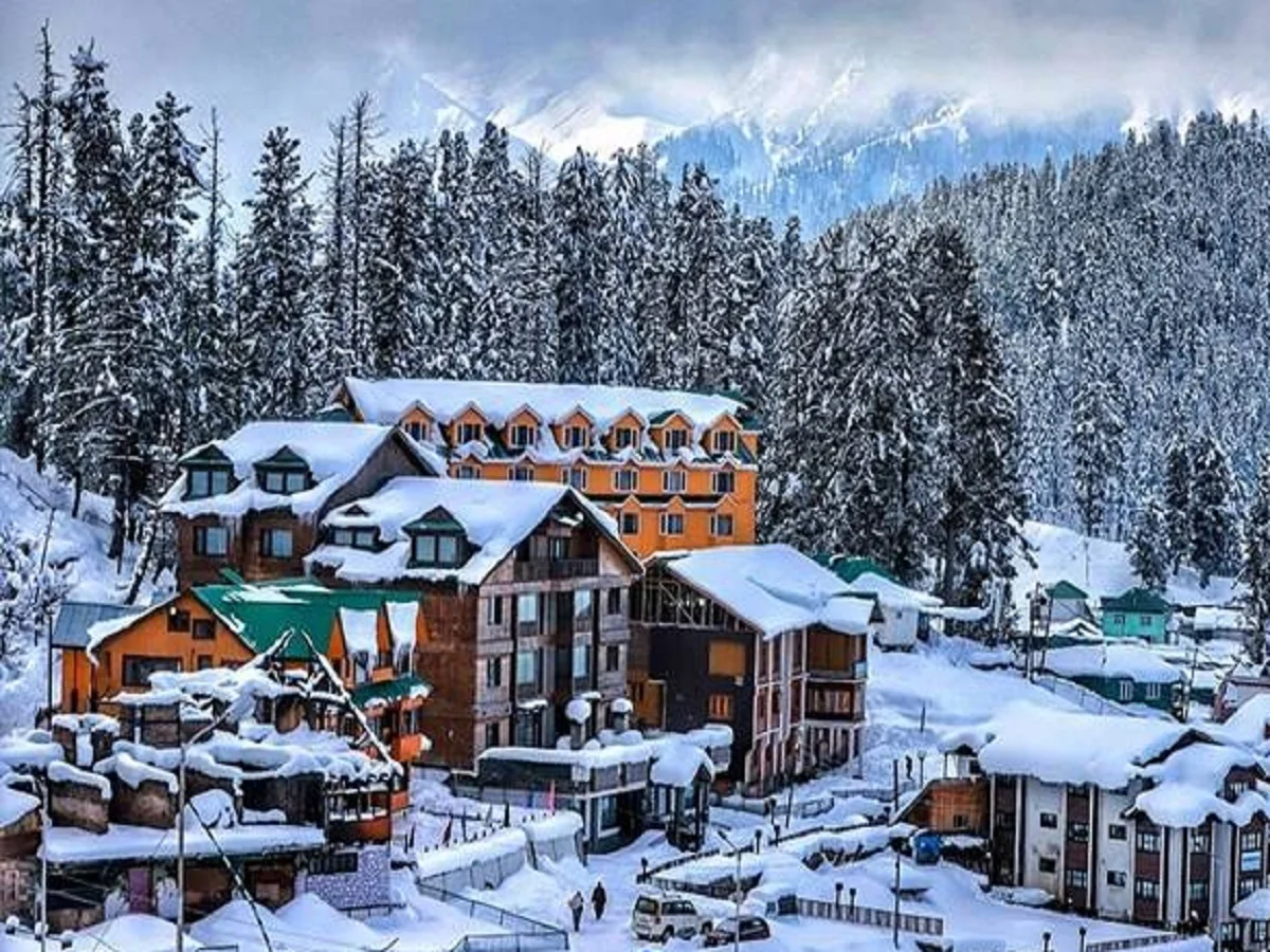 Travel Tips: अपनी प्राकृतिक खूबसूरती के लिए जाना जाता है गुलमर्ग, बना लें घूमने का प्लान