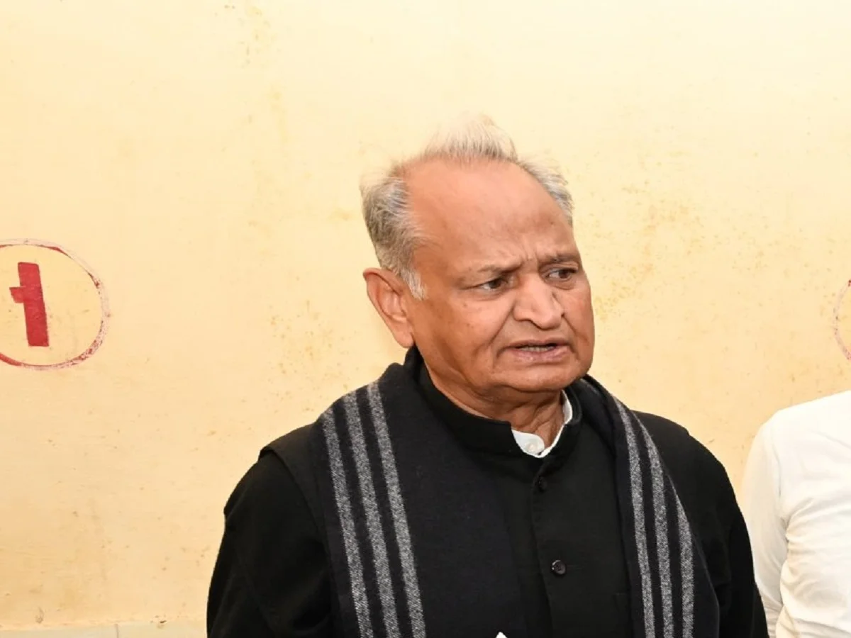 Gehlot ने अब लगा दिया है ये आरोप, कहा- राज्य सरकार राजनीति से ऊपर उठकर…