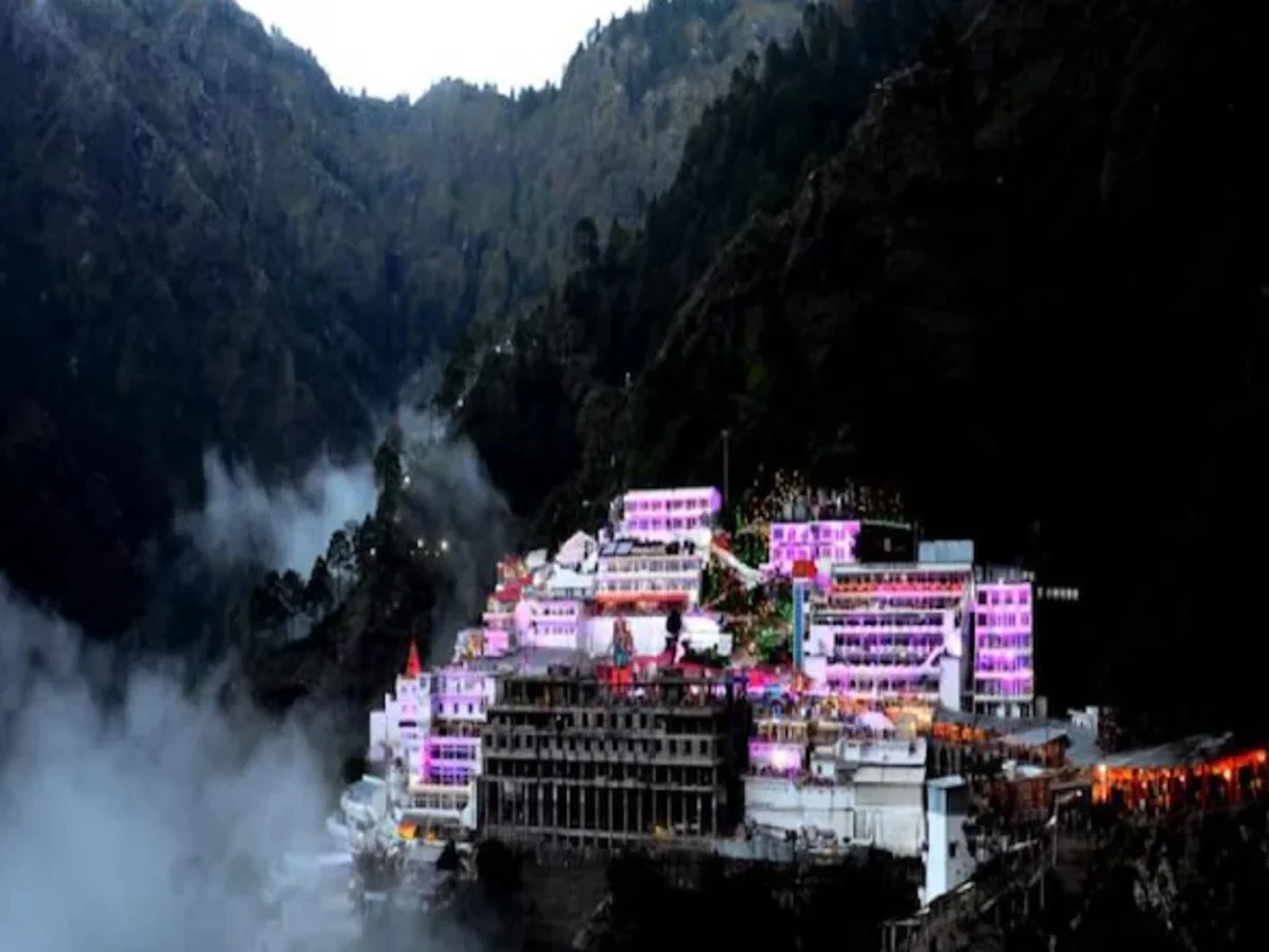 Travel Tips: 6,990 में करें मां वैष्णो देवी की यात्रा, अन्य पर्यटक स्थलों पर घूमने का मिलेगा मौका