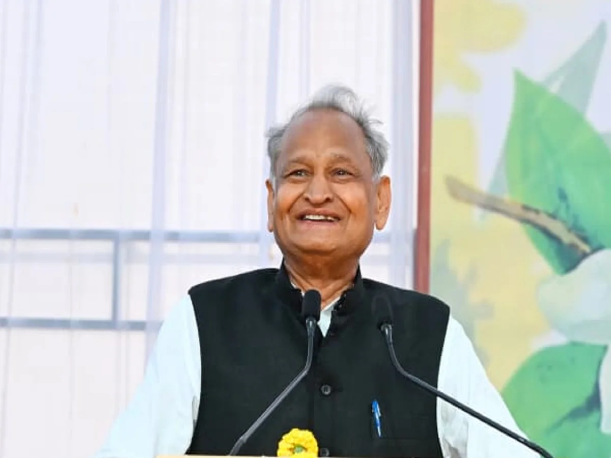 Gehlot ने इस मुद्दों को लेकर भजनलाल सरकार पर साधा निशाना, कहा- रिफाइनरी को लेकर बार-बार झांसा…