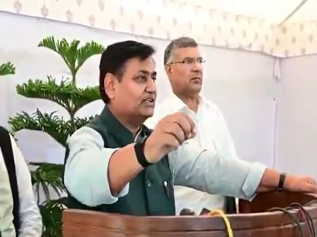 बीजेपी-आरएसएस के लोग केवल नफरत का केरोसीन छीड़क कर हिंदू-मुस्मिल कर रहे हैं: Dotasra