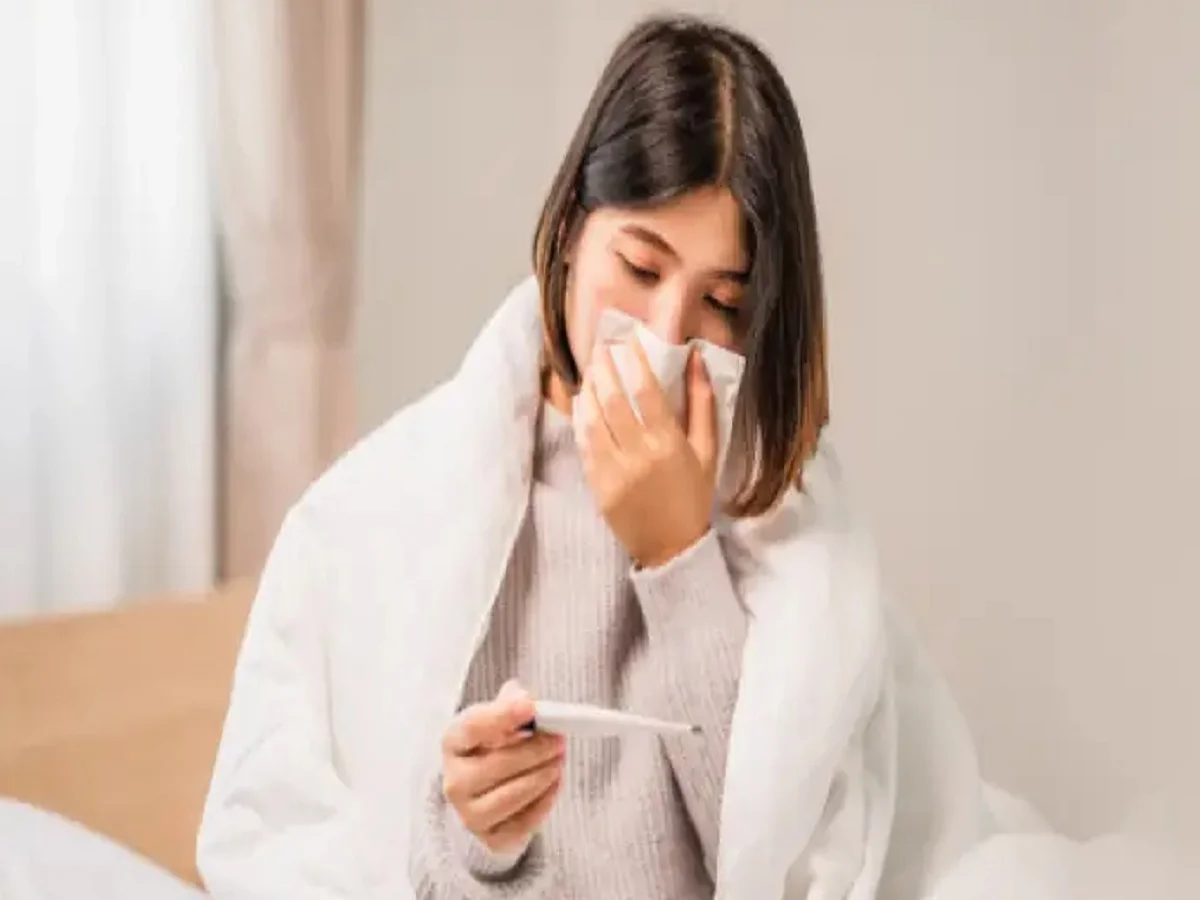 Health Tips: टाइफाइड बुखार में इन चीजों से बना लें दूरी, नहीं तो बढ़ जाएगी परेशानी