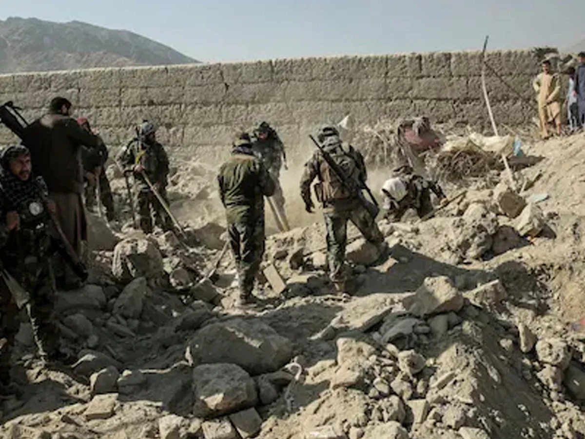 Pakistan-Afghanistan के बीच छिड़ी जंग, 150 लोगों की मौत, पाक एफ-16 फाइटर जेट गिराने का दावा