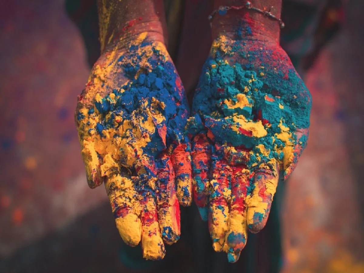 Holi 2026: रंगों से होली खेलने से पहले अपना लें ये घरेलू उपाय, त्वचा नहीं होगी खराब