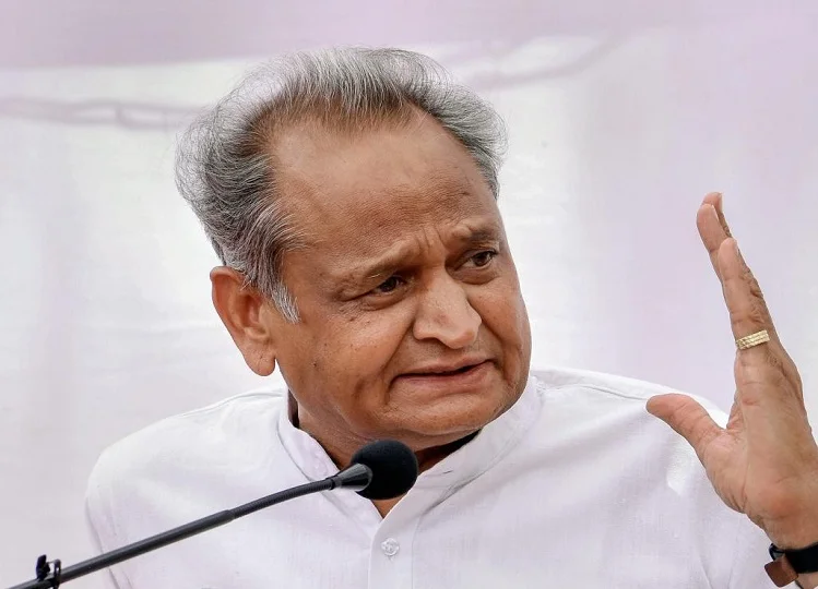 Rajasthan: अशोक गहलोत ने अब फ्री स्मार्टफोन योजना को लेकर बोल दी है ये बड़ी बात, भजनलाल सरकार से कर डाली ये मांग