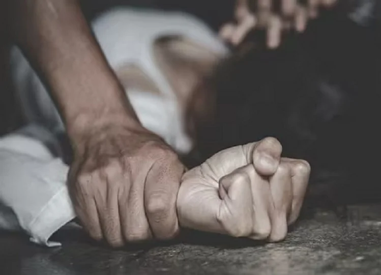 Meerut: महिला के साथ तीन लोगों ने बारी-बारी से किया दुष्कर्म, फिर पीड़िता ने किया ऐसा कि...
