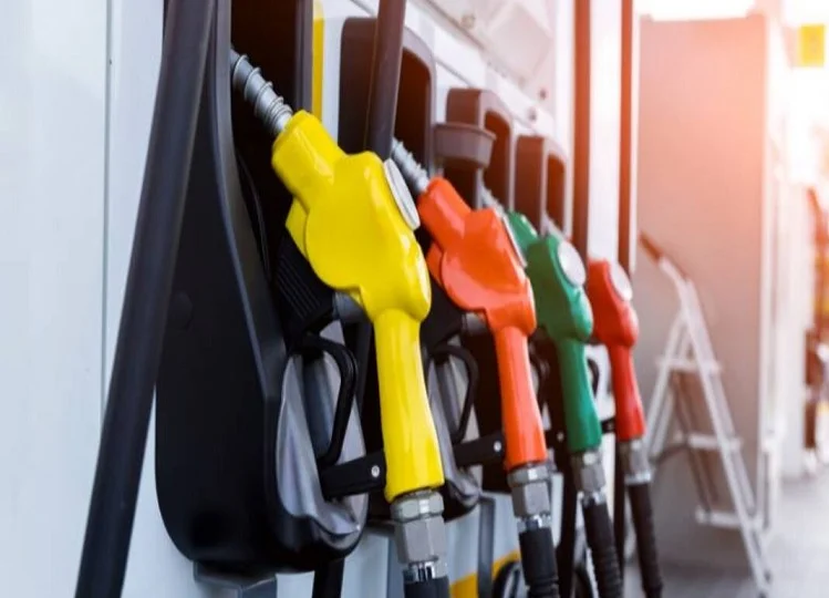 31 मार्च के बाद 15 साल से अधिक पुराने वाहनों को नहीं मिलेगा Petrol-Diesel, सरकार ने कर दिया है ऐलान