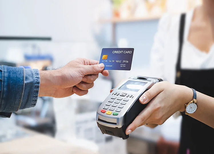 Credit card: नहीं चुकाया हैं आपने भी क्रेडिट कार्ड का बिल तो धमका नहीं सकते बैंक, जान ले नियम 