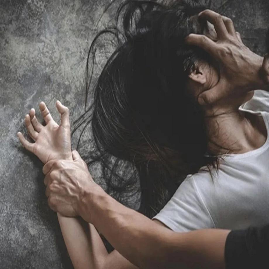 Crime News: दुष्कर्म करने से पहले लड़की की भरी मांग, पत्नी बना मनाना चाहता था सुहागरात, अब देकर गया ये धमकी....
