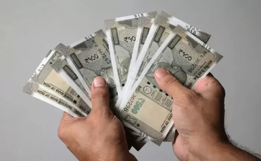 FD Rates: ये चार बैंक दे रहे हैं स्पेशल FD, 31 मार्च 2025 तक कर सकते हैं निवेश