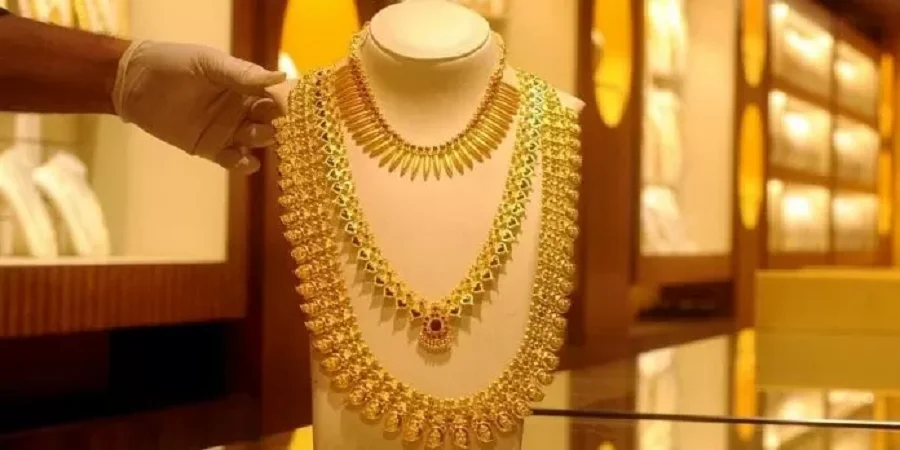 Gold Prices Surge: गोल्ड की कीमतों में ₹10,138 की बढ़ोतरी, जानें 4 प्रमुख कारण