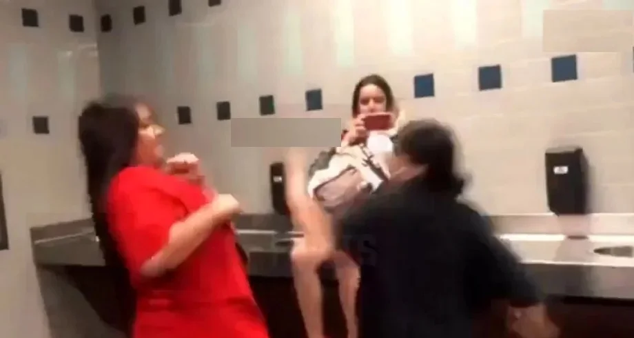 Video viral:  बाथरूम में दो लड़कियां करने लगती है ऐसी हरकत, देखकर आपको भी आएगी शर्म