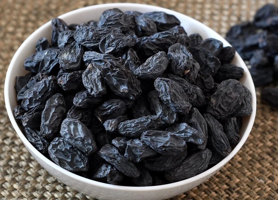 Health Tips: सेहत के लिए बहुत ही लाभकारी हैं ब्लैक किशमिश, इस प्रकार करें सेवन