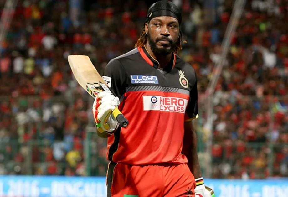 IPL 2025: क्रिस गेल के नाम दर्ज है आईपीएल में सबसे ज्यादा छक्के लगाने  का रिकॉर्ड, लिस्ट में इन स्थानों पर हैं रोहित और विराट