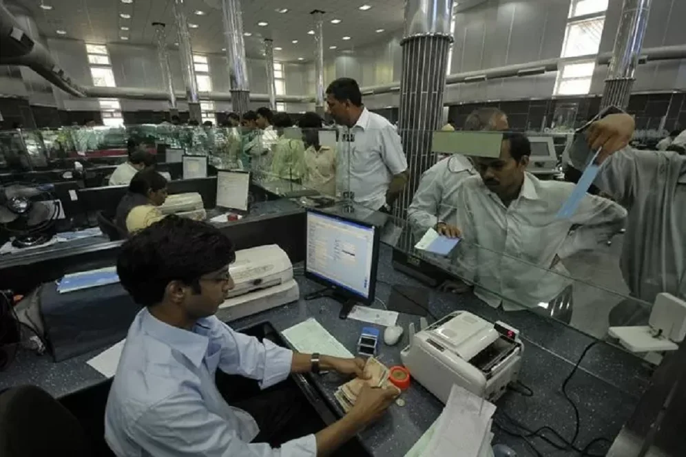 अब HDFC बैंक में भी खोल सकेंगे वरिष्ठ नागरिक बचत योजना खाता, ग्राहकों को मिलेगी ज्यादा सुविधा!