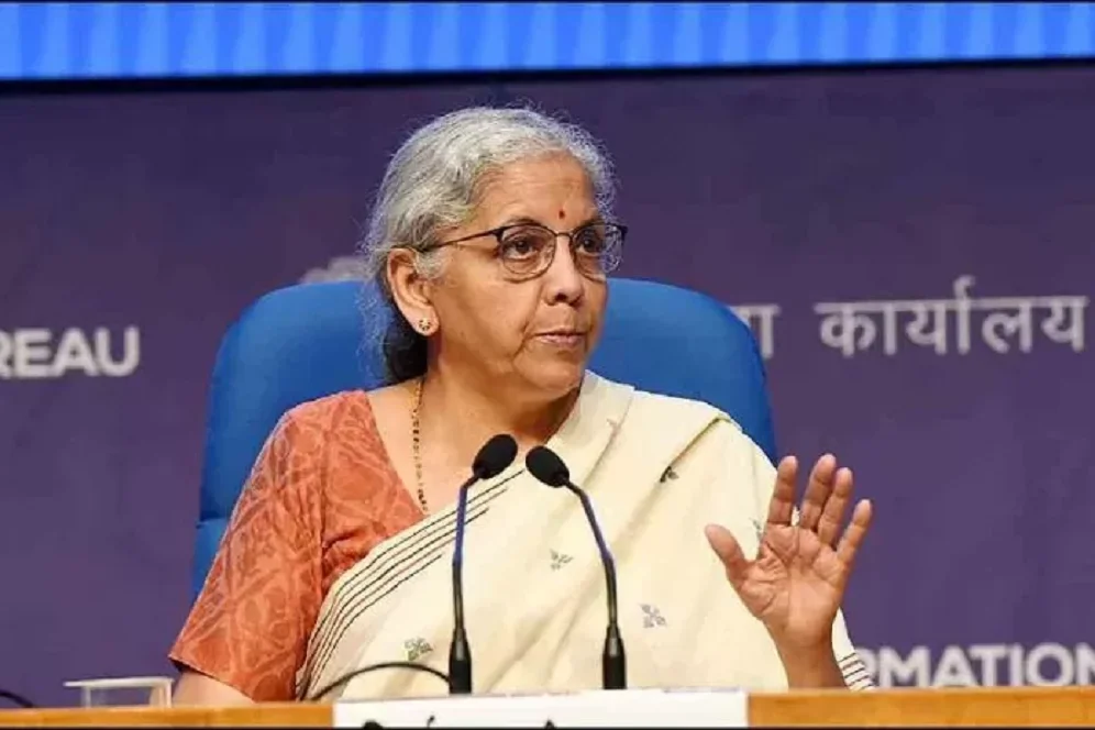 आयकर बचत: 31 मार्च तक टैक्स बचाने का मौका, इन 7 योजनाओं में करें निवेश