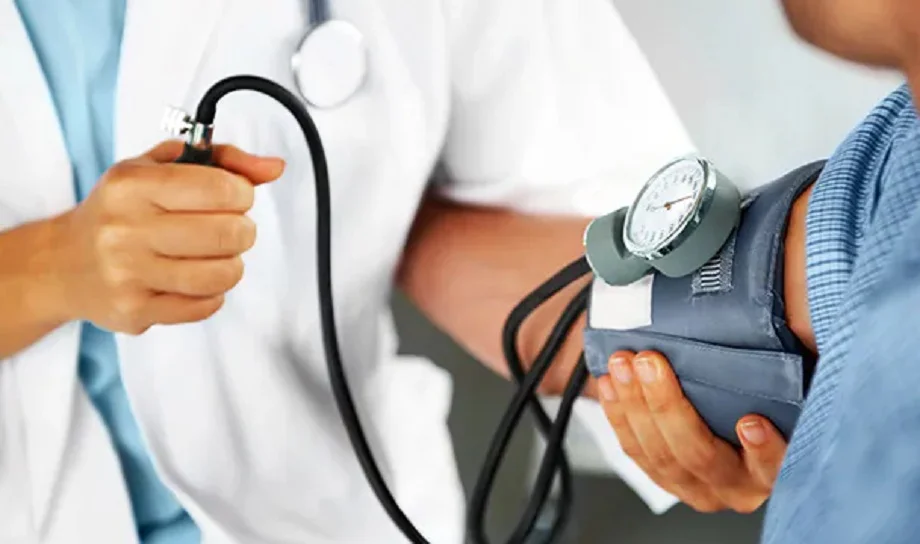 Health Tips: हाई ब्लड प्रेशर को कंट्रोल करने में उपयोगी है ये तीन फल,  जरूर करें सेवन