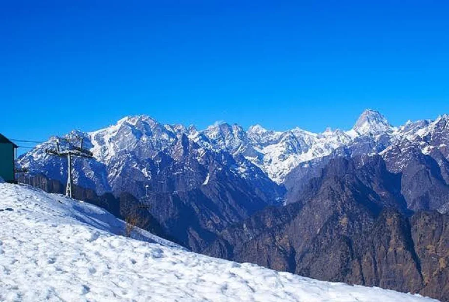 Travel Tips:  स्विट्जरलैंड से 100 गुना ज्यादा खूबसूरत है देश की ये हिल स्टेशन, बना लें पार्टनर के साथ घूमने का प्लान