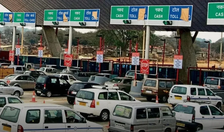 Toll Tax: एक अप्रैल से आमजन को लगेगा झटका, अब टोल टैक्स के लिए देने होंगे इतने रुपए ज्यादा