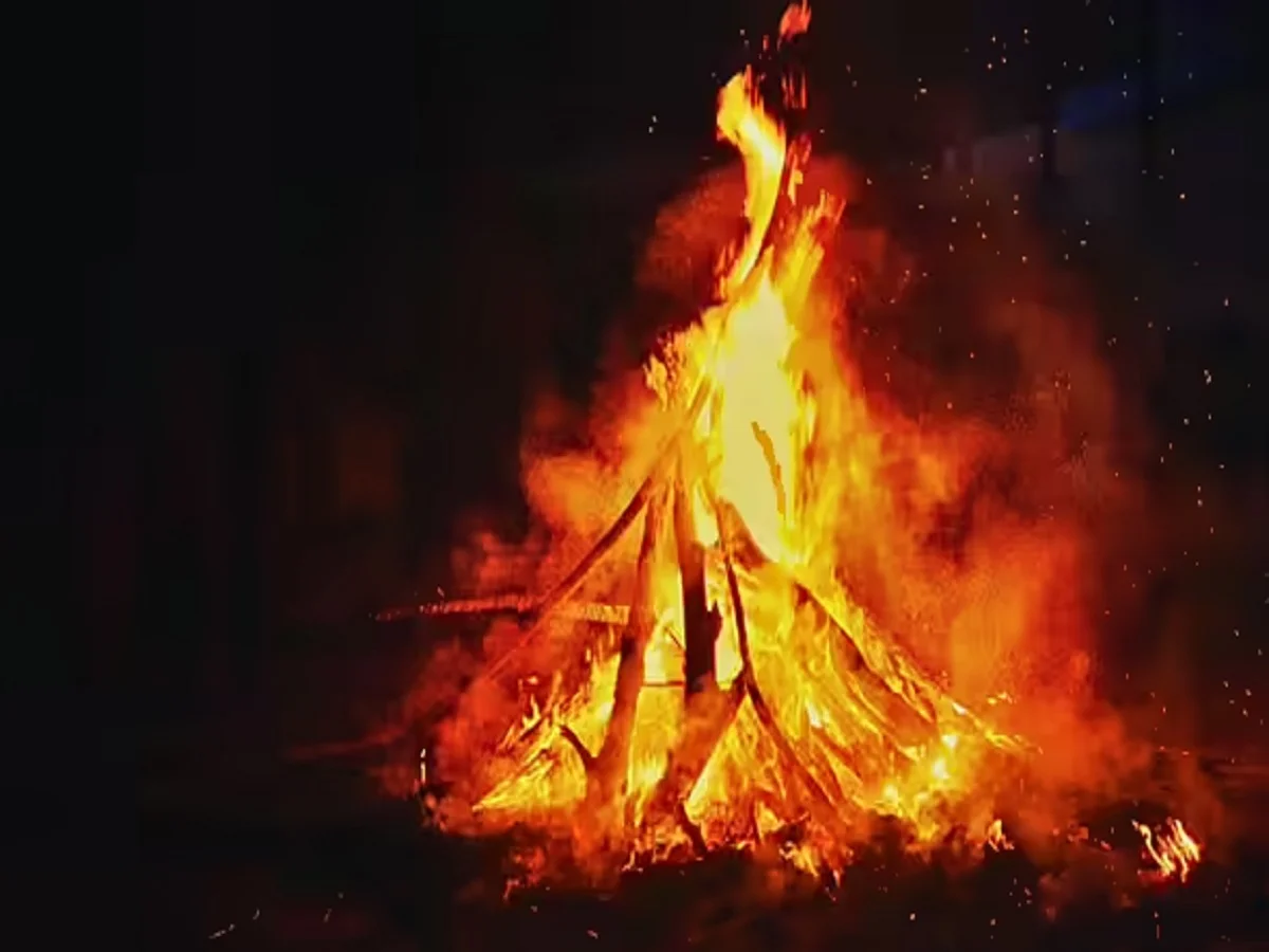 Holi 2026: ये है होली दहन का श्रेष्ठ मुहूर्त, इस दिन मनाई जाएगी धुलंडी