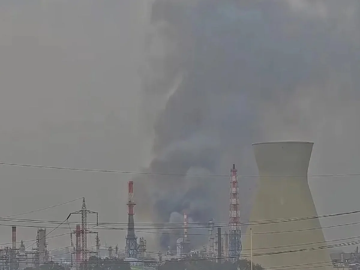 Iran ने अब इजराइल की सबसे अहम हाइफा रिफाइनरी पर कर दिया बैलिस्टिक मिसाइल से हमला