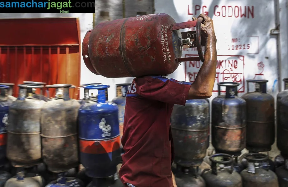 LPG Price: नवरात्रों के बीच आई राहत भरी खबर, सस्ता हो गया है एलपीजी सिलेंडर