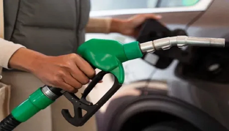 Petrol-Diesel Price: उपभोक्ताओं के लिए आई अच्छी खबर, इन शहरों में घट गई हैं कीमतें, जानें आज का भाव