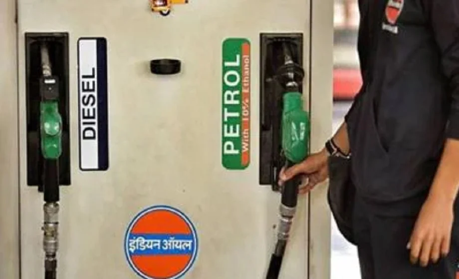 केन्द्र सरकार ने Petrol-Diesel पर बढ़ा दी है एक्साइज ड्यूटी, इतने रुपए का किया इजाफा 