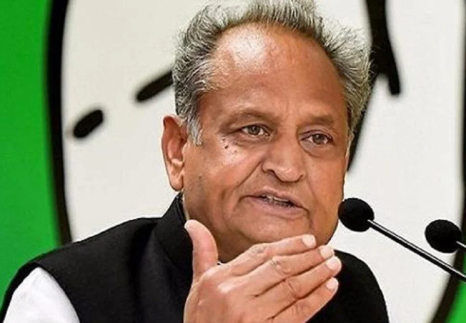 ज्ञानदेव आहूजा के मंदिर में गंगाजल छिड़कने को लेकर Gehlot ने साधा निशाना, कहा- दलितों के प्रति भाजपा की दुर्भावना...