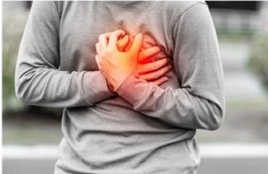 Health Tips: हार्ट अटैक का कारण बनती हैं ये चीजें, आज से ही बना लें दूरी