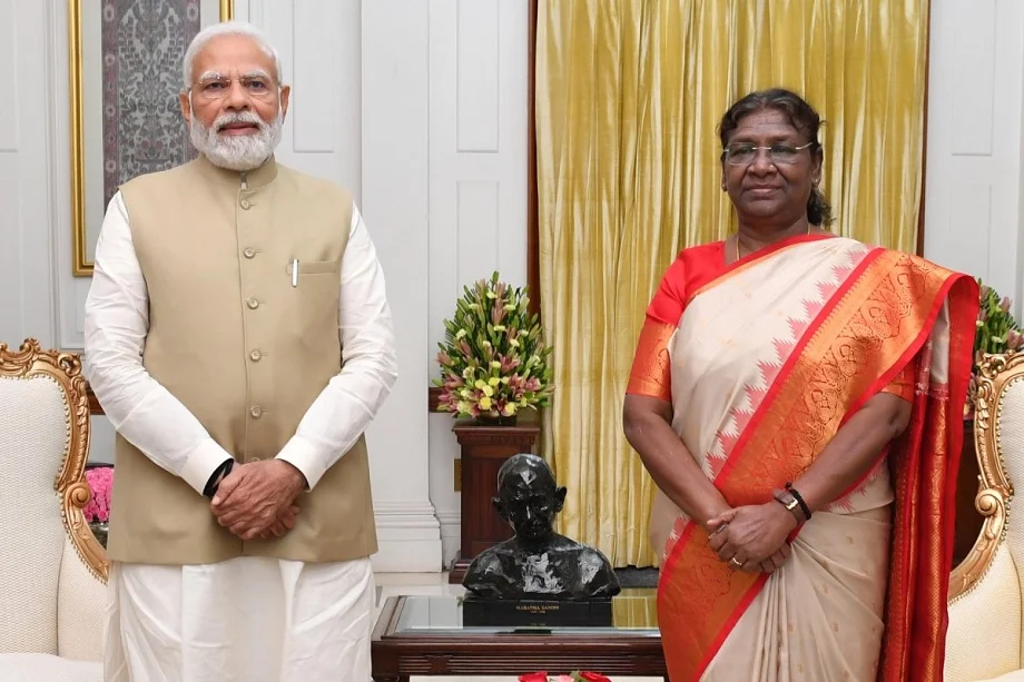 PM Modi: प्रधानमंत्री की राष्ट्रपति से मुलाकात, तुरंत बाद मोदी ने मंत्रियों के साथ की अहम बैठक, होने जा रहा हैं कुछ बड़ा....