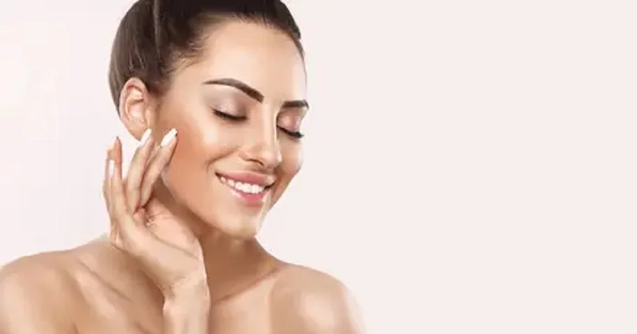 Beauty Tips: मुल्तानी मिट्टी में ये तीन चीजें मिलाकर बना लें फेस पैक, चेहरे पर आएगा गजब का निखार