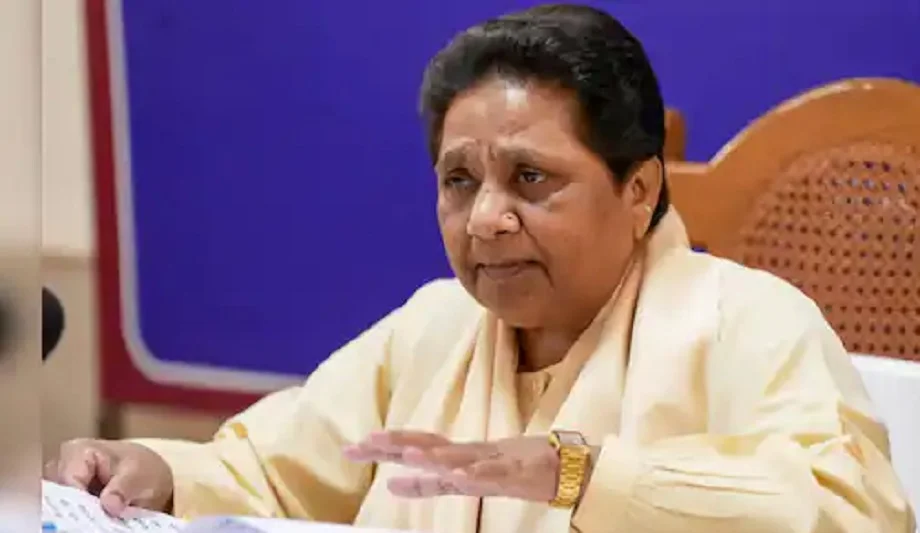 Mayawati ने अब सपा के लिए बोल दी है ये बड़ी बात, कहा- दलितों के वोटों के स्वार्थ की खातिर...
