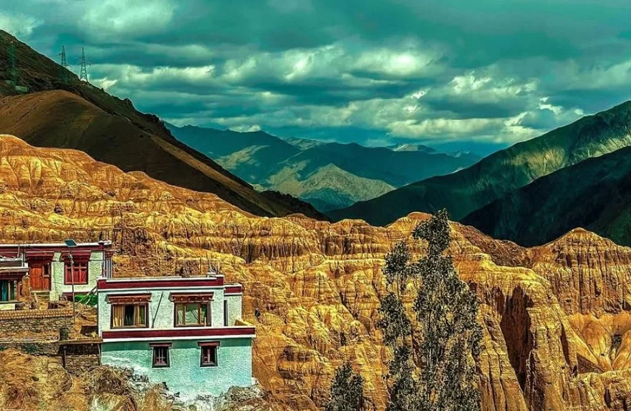 Travel Tips: इन पांच पयर्टक स्थलों के लिए दुनिया में प्रसिद्ध है लद्दाख, आज ही बना लें घूमने का प्लान