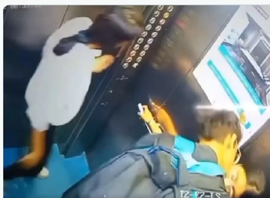 Video viral: लिफ्ट में लड़की के साथ लड़के ने की गंदी हरकत, देखकर आपको भी आएगी शर्म 