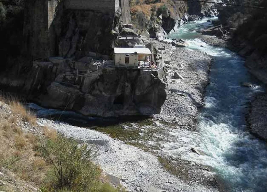 Travel Tips:  गर्मी के मौसम में स्विट्जरलैंड में होने का एहसास कराएगा ये हिल स्टेशन, बना लें पार्टनर के साथ घूमने का प्लान